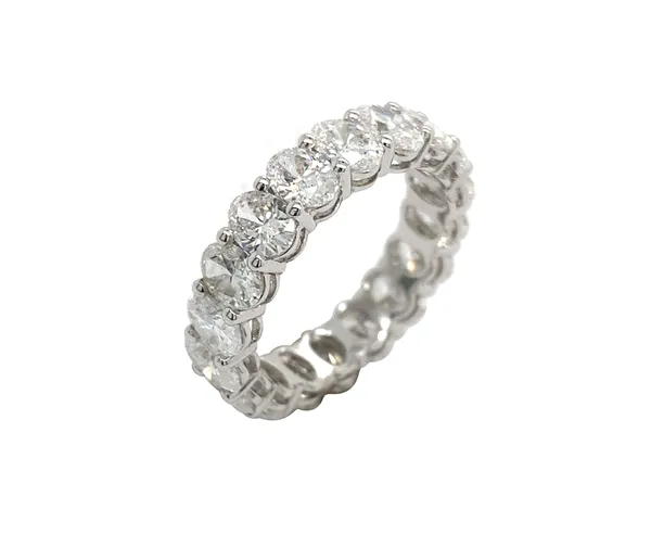 18K White Gold Diamond Band